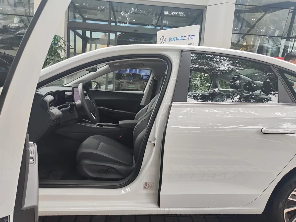 Volkswagen Lavida Lavida 2026 Pro 300TSI Starry Sky Smart Edition 2025 — thumbnail 3