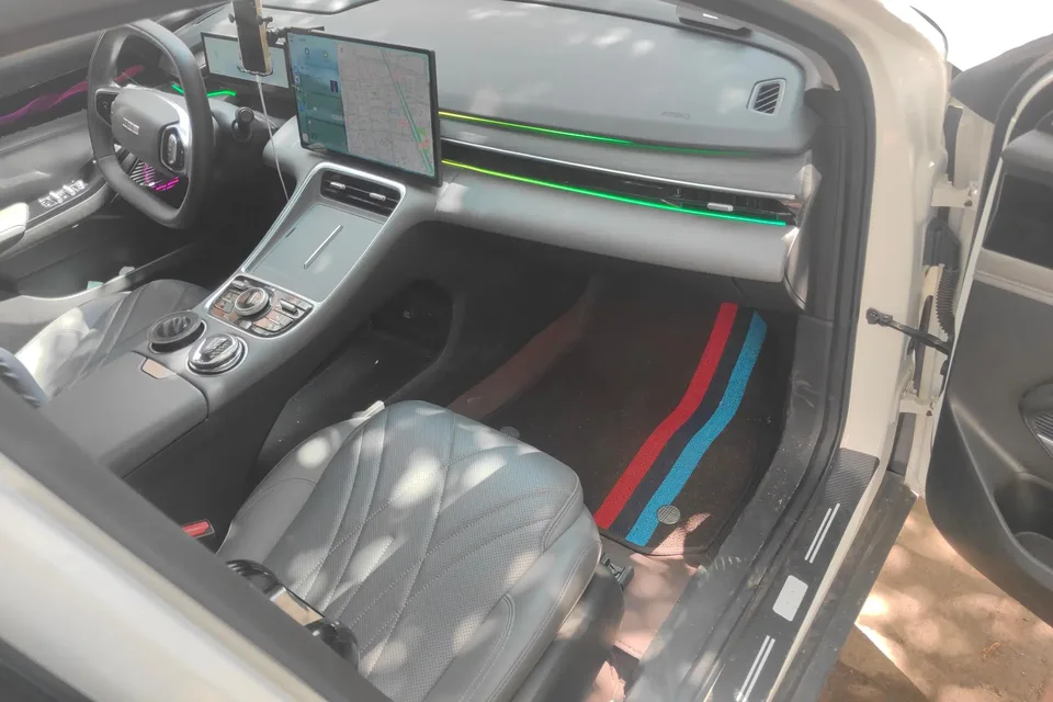 Geely Galaxy L6 Galaxy L6 2025 1.5 EM-i DHT 140KM Exploration+ Edition 2025 — thumbnail 2