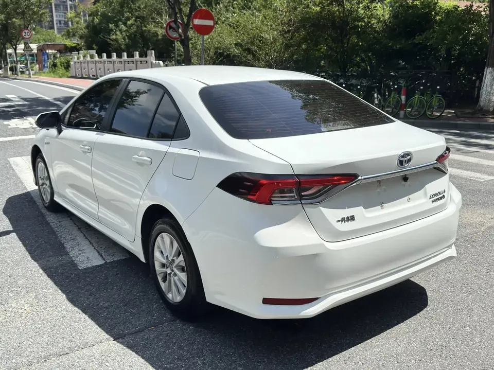 Toyota Corolla Corolla 2021 Dual Engine 1.8L E-CVT Elite Edition 2022 — thumbnail 2