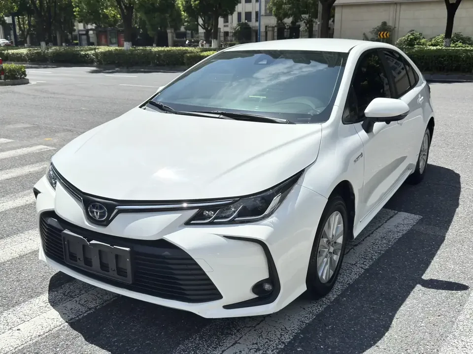 Toyota Corolla Corolla 2021 Dual Engine 1.8L E-CVT Elite Edition 2022 — photo 1, buy with delivery to Moscow