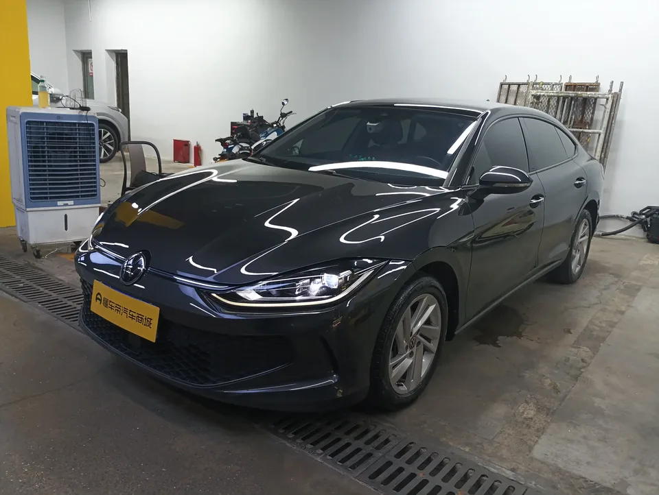 Volkswagen Lamando Lingdu 2023 Lingdu L 280TSI DSG Hot Edition 2023 — photo 1, buy with delivery to Moscow