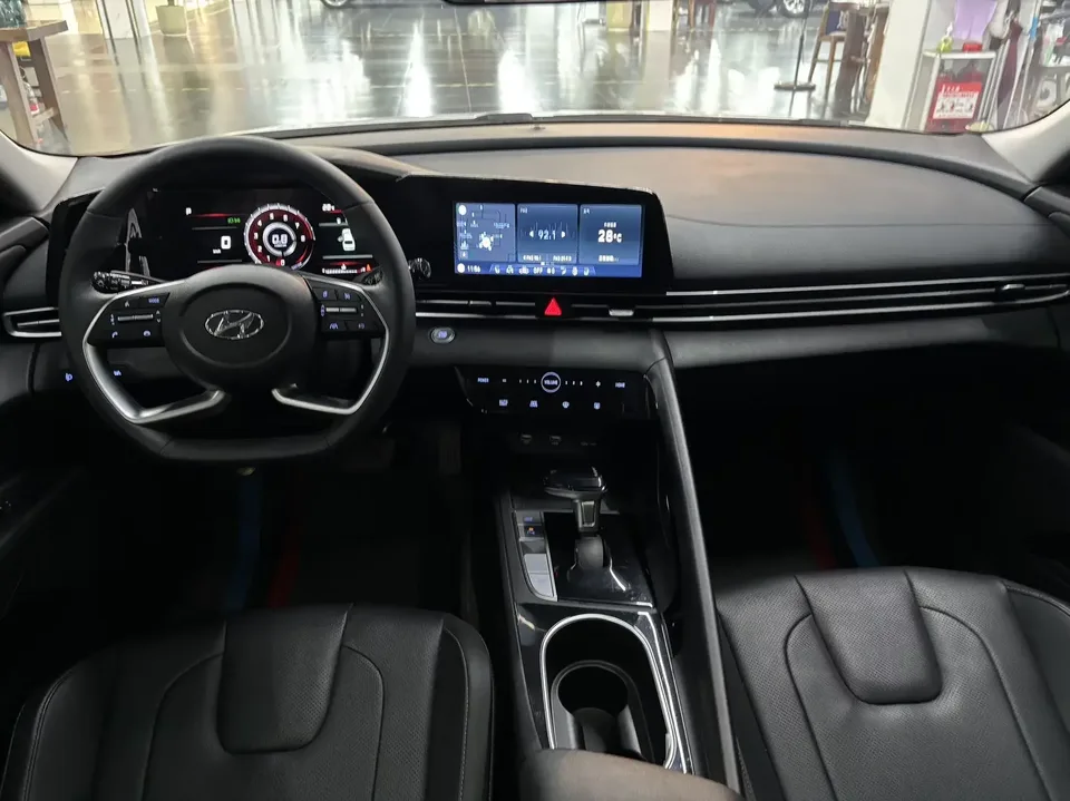 Hyundai Elantra Elantra 2022 1.5L CVT LUX Premium Edition 2023 — thumbnail 3