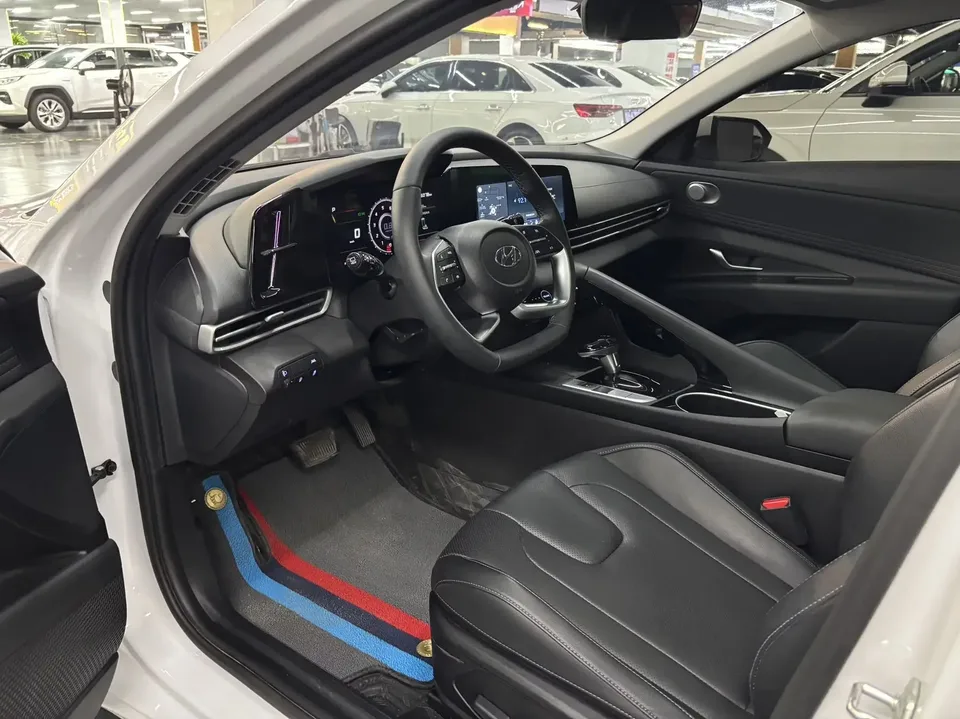 Hyundai Elantra Elantra 2022 1.5L CVT LUX Premium Edition 2023 — thumbnail 4
