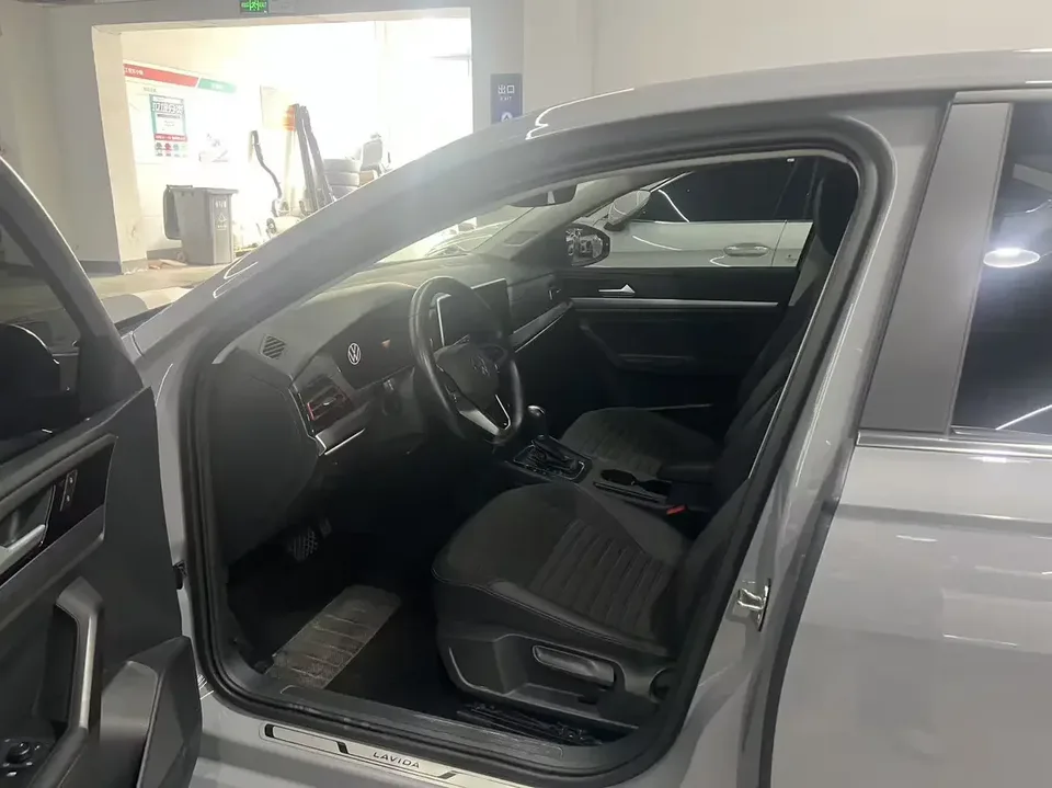 Volkswagen Lavida Lavida 2023 200TSI DSG Starry Sky Edition 2023 — thumbnail 3