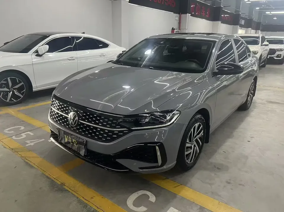 Volkswagen Lavida Lavida 2023 200TSI DSG Starry Sky Edition 2023 — photo 1, buy with delivery to Moscow