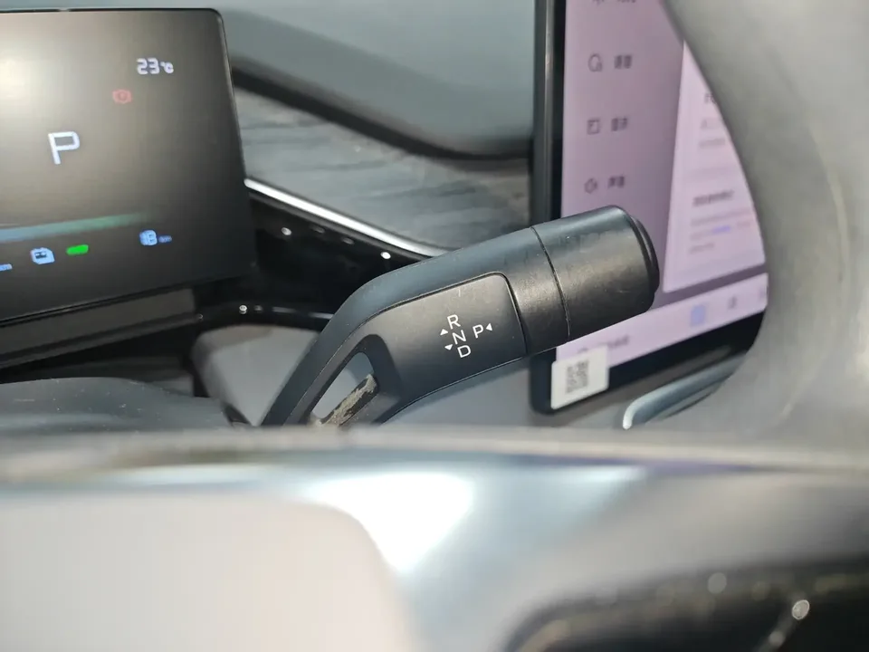 Geely Galaxy L6 Galaxy L6 2025 1.5 EM-i DHT 140KM Long-distance Version 2025 — thumbnail 3