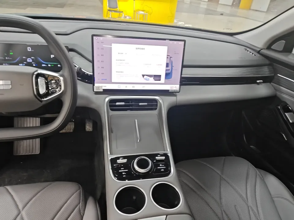 Geely Galaxy L6 Galaxy L6 2025 1.5 EM-i DHT 140KM Long-distance Version 2025 — thumbnail 5