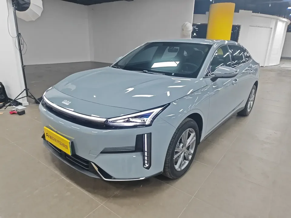 Geely Galaxy L6 Galaxy L6 2025 1.5 EM-i DHT 140KM Long-distance Version 2025 — photo 1, buy with delivery to Moscow