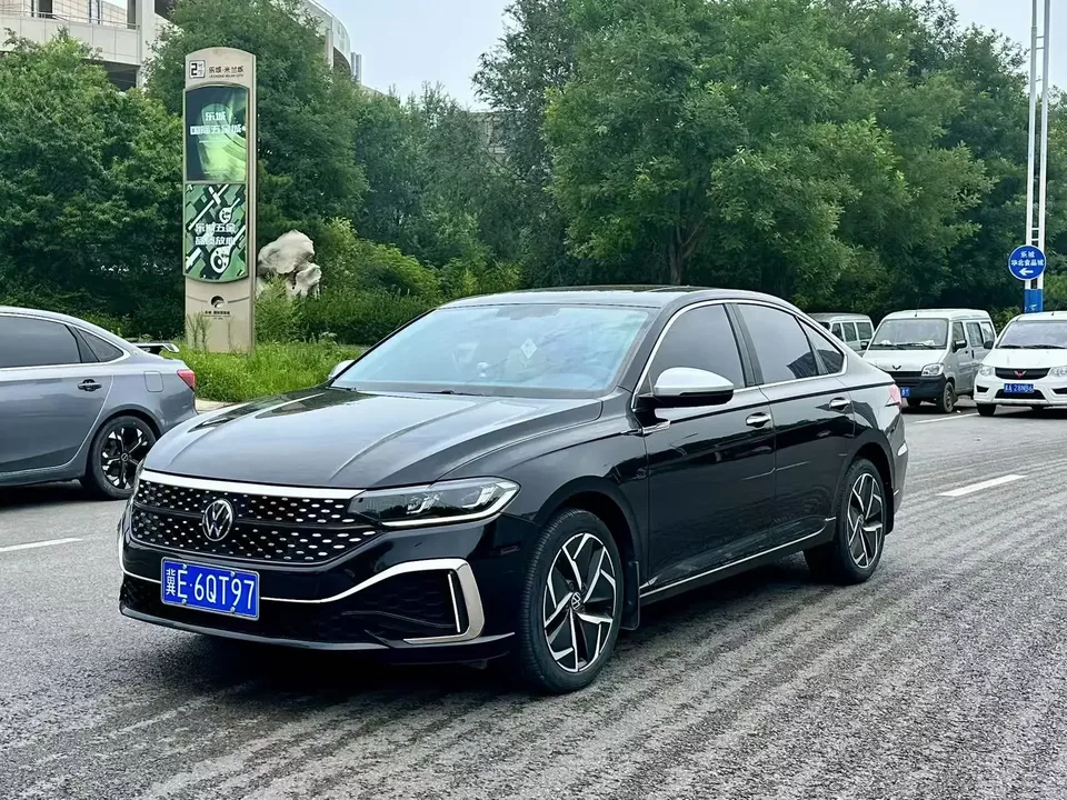 Volkswagen Lavida Lavida 2023 280TSI DSG Starry Sky Edition 2023 — photo 1, buy with delivery to Moscow