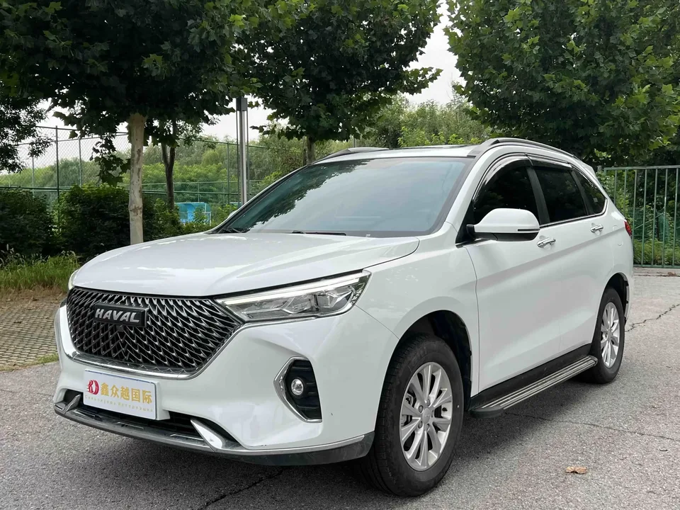Haval M6 Haval M6 2023 PLUS 1.5T Manual Luxury Smart Connection 2024 — photo 1, buy with delivery to Moscow