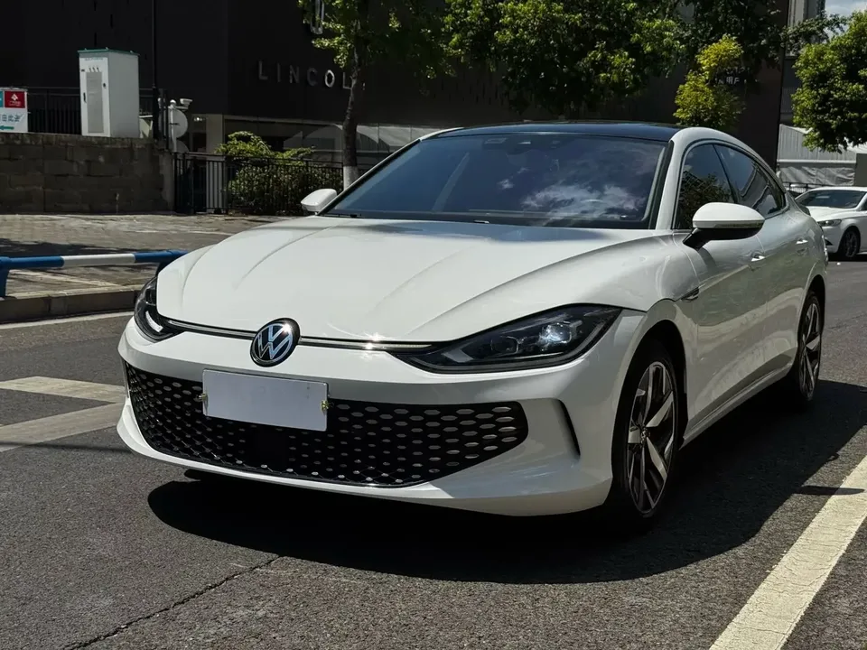 Volkswagen Lamando Lingdu 2022 Lingdu L 280TSI DSG Cool Edition 2022 — photo 1, buy with delivery to Moscow