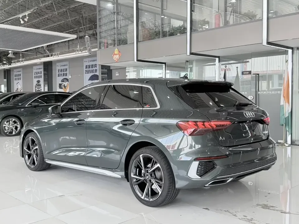 Audi A3 Audi A3 2022 Sportback 35 TFSI Stylish and sporty 2022 — thumbnail 4