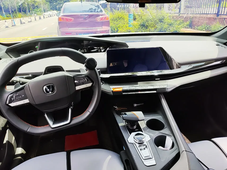 Changan UNI-V Changan UNI-V 2022 1.5T Premium 2023 — миниатюра 2