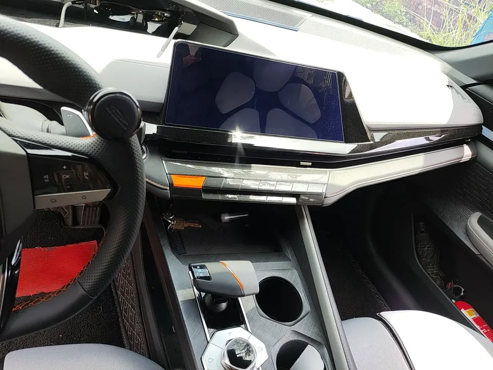 Changan UNI-V Changan UNI-V 2022 1.5T Premium 2023 — миниатюра 3