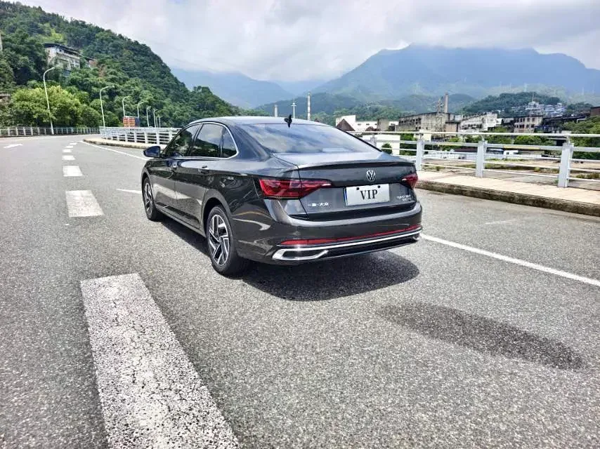 Volkswagen Sagitar Sagitar 2024 300TSI DSG Flying Edition 2024 — thumbnail 4
