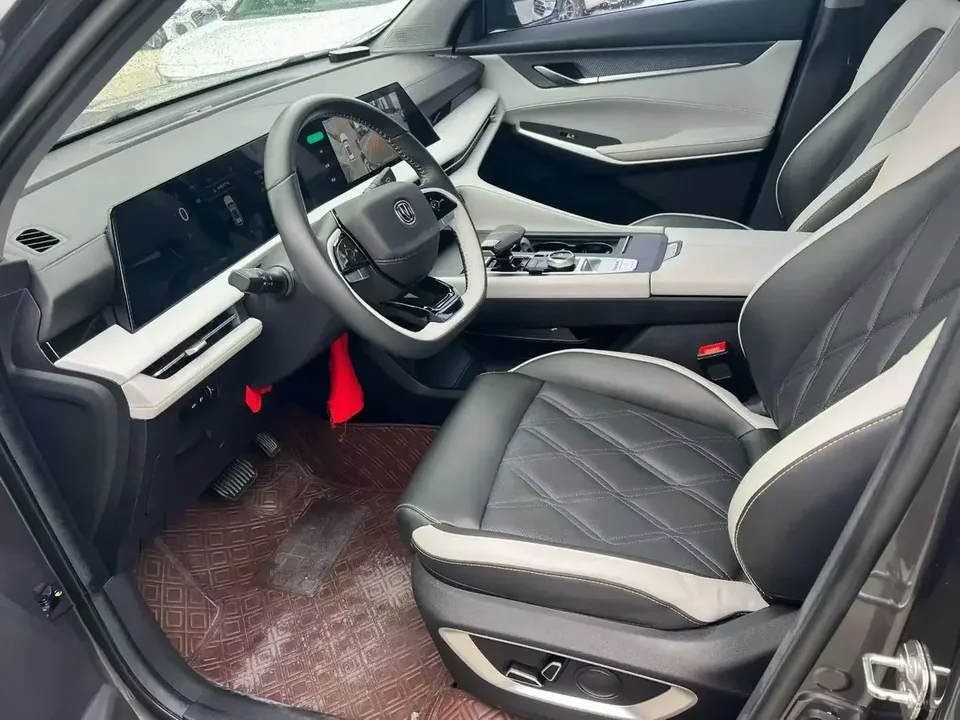 Changan CS75PLUS Changan CS75 PLUS 2023 The third generation 1.5T automatic luxury model 2024 — thumbnail 5