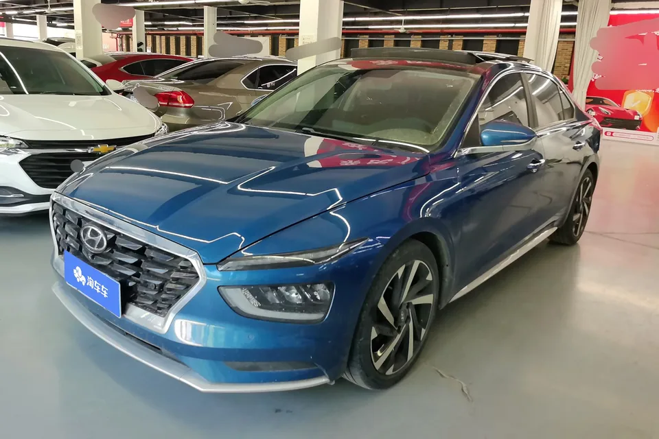 Hyundai Famous pictures famous pictures 2021 1.8L MPi CVT Premium Edition LUX 2022 — photo 1, buy with delivery to Moscow