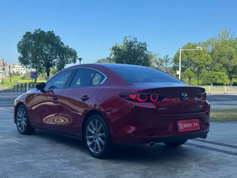 Mazda Axela Mazda3 Angkesela 2023 2.0L Automatic Premium Edition 2025 — thumbnail 2