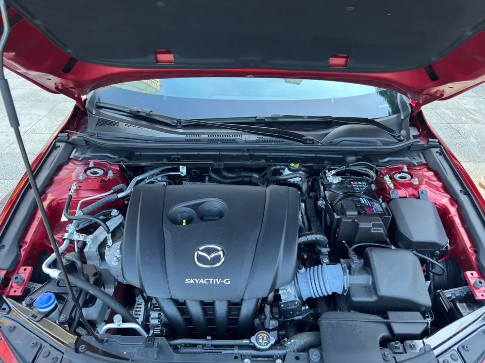 Mazda Axela Mazda3 Angkesela 2023 2.0L Automatic Premium Edition 2025 — thumbnail 3