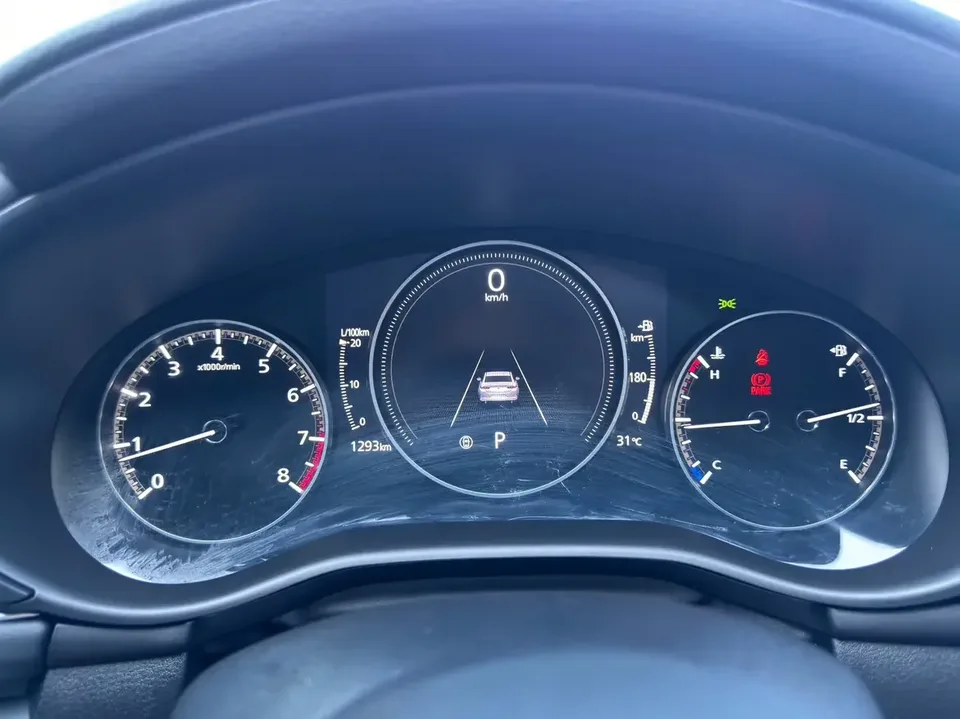 Mazda Axela Mazda3 Angkesela 2023 2.0L Automatic Premium Edition 2025 — thumbnail 4