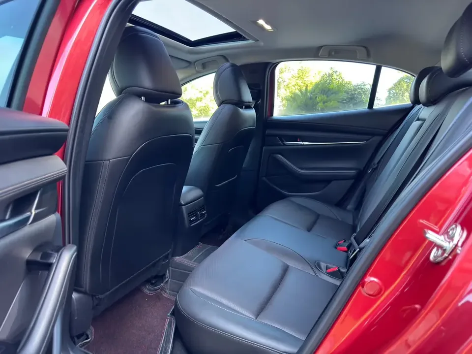 Mazda Axela Mazda3 Angkesela 2023 2.0L Automatic Premium Edition 2025 — thumbnail 5