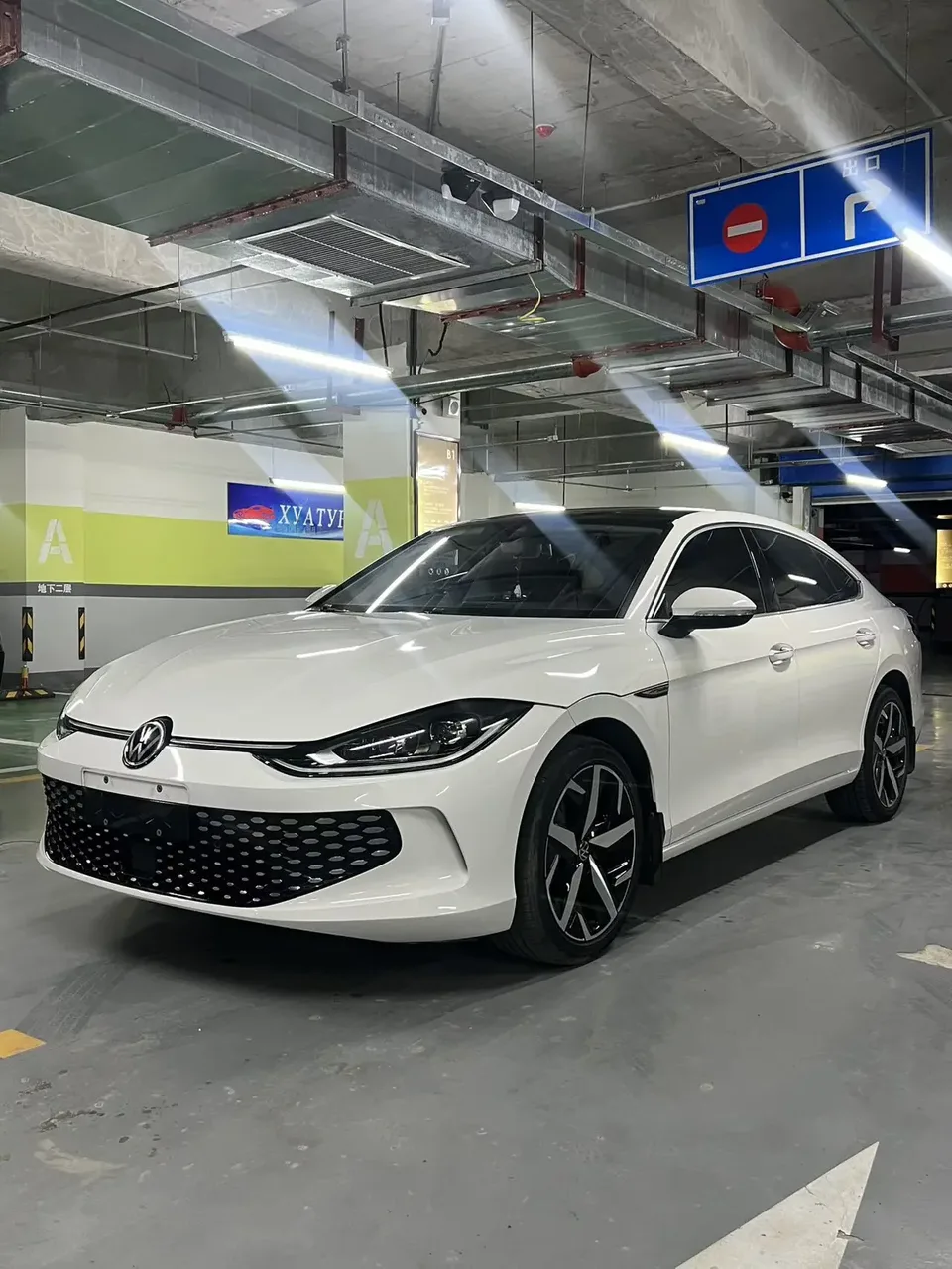 Volkswagen Lamando Lingdu 2022 Lingdu L 280TSI DSG Cool Edition 2022 — photo 1, buy with delivery to Moscow