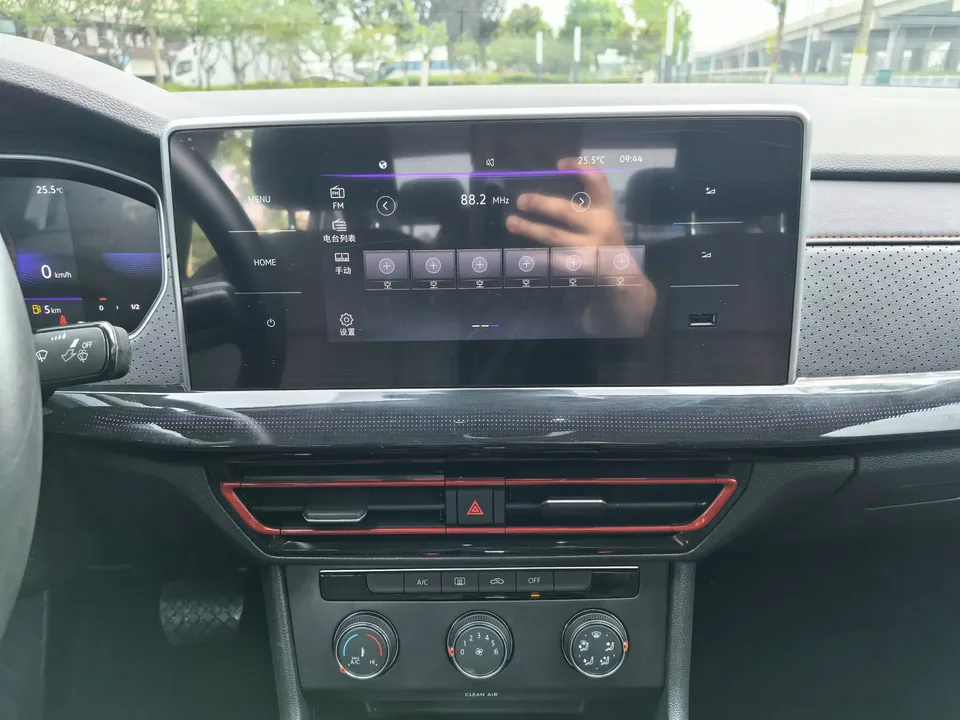 Volkswagen Lavida Lavida 2023 300TSI DSG Starry Sky Edition 2024 — thumbnail 4