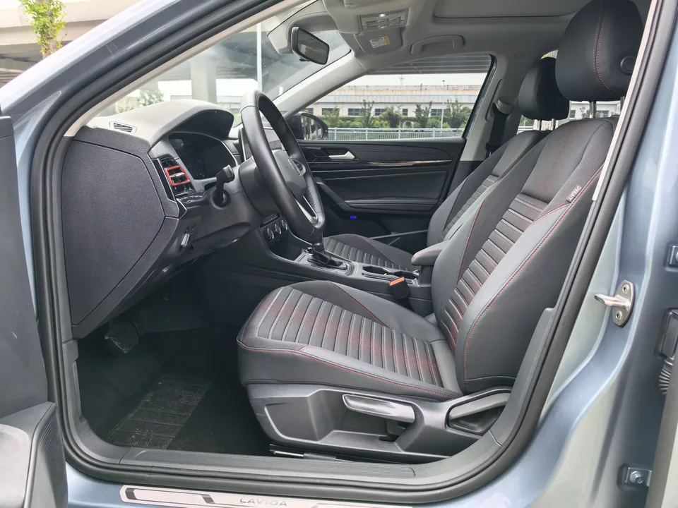 Volkswagen Lavida Lavida 2023 300TSI DSG Starry Sky Edition 2024 — thumbnail 5