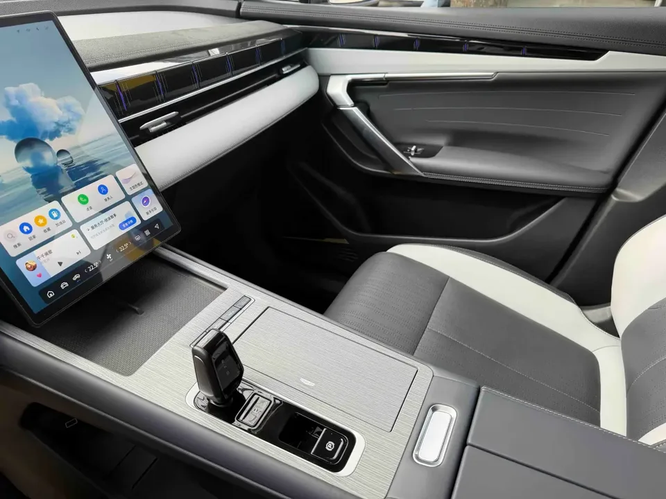 Geely Atlas L Boyue L 2024 1.5TD DCT Ultimate Edition 2024 — thumbnail 3