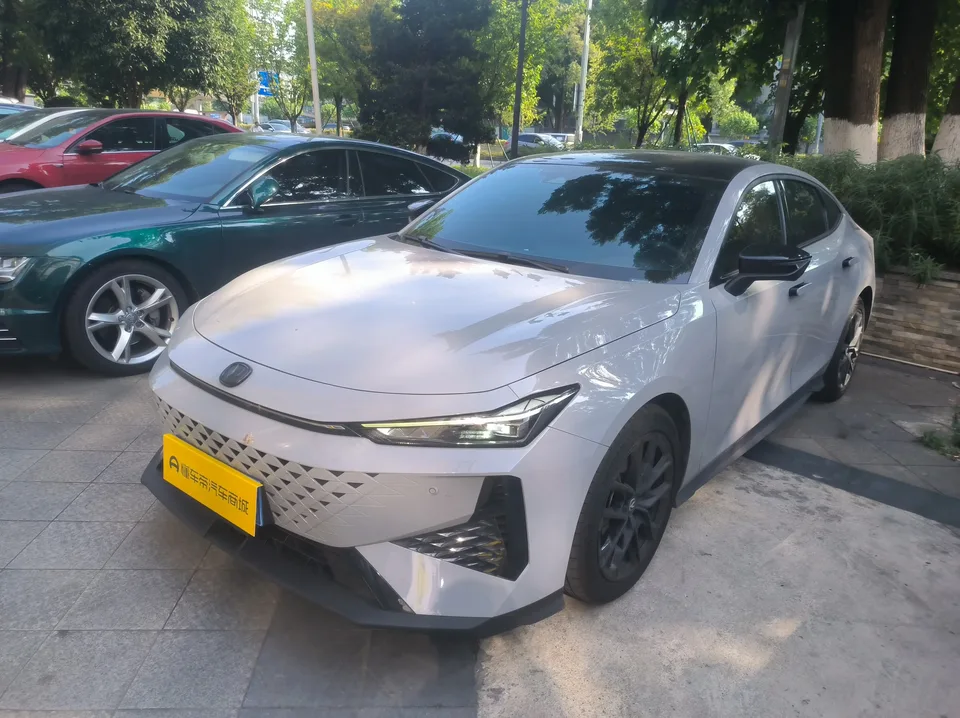 Changan UNI-V Changan UNI-V 2024 1.5T Premium 2024 — photo 1, buy with delivery to Moscow