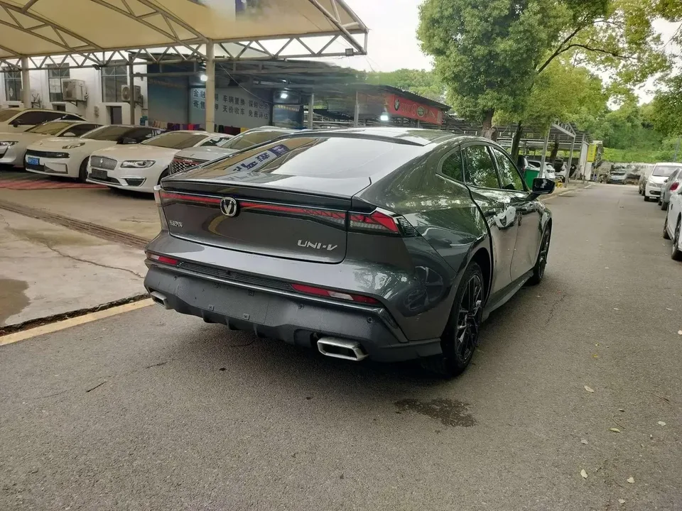 Changan UNI-V Changan UNI-V 2024 1.5T Premium 2024 — thumbnail 2