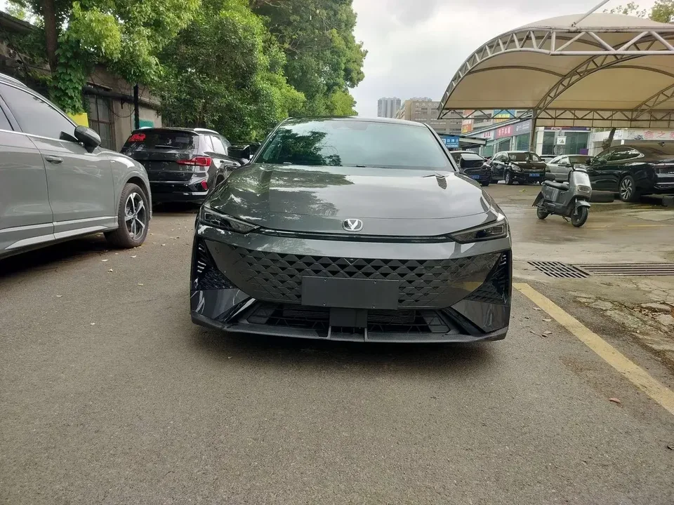 Changan UNI-V Changan UNI-V 2024 1.5T Premium 2024 — photo 1, buy with delivery to Moscow