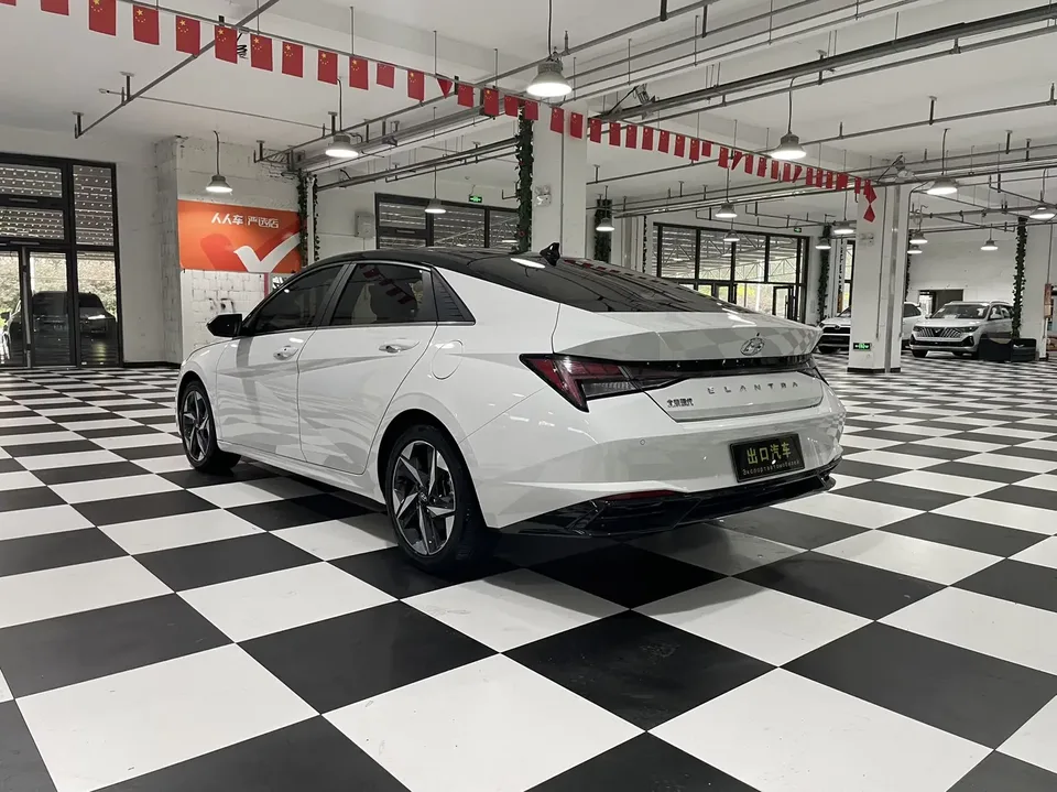 Hyundai Elantra Elantra 2022 1.5L CVT LUX Black Knight Limited Edition 2022 — thumbnail 4