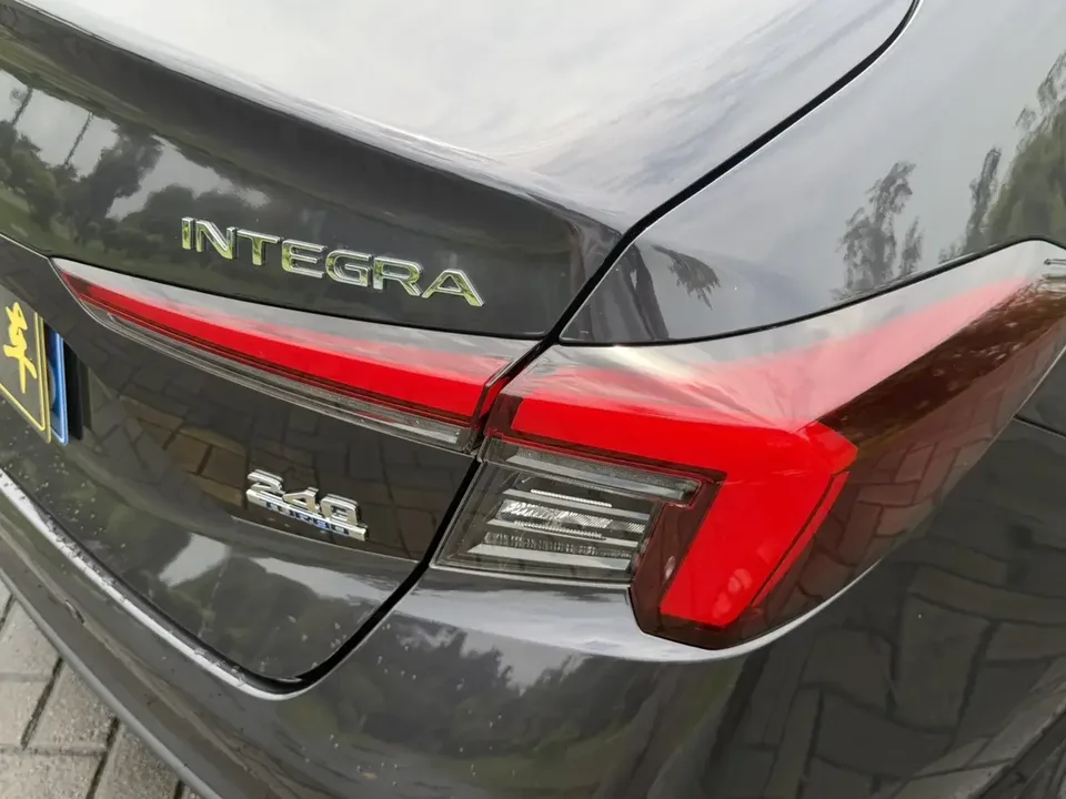 Honda Integra Style 2023 240TURBO CVT Deluxe Edition 2023 — thumbnail 4