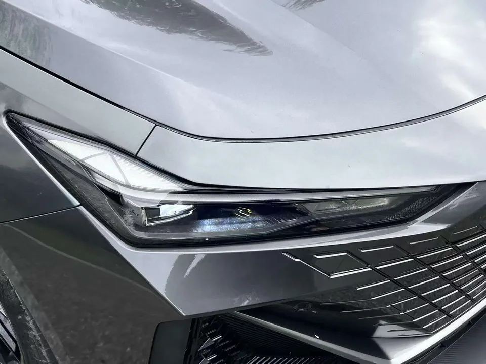 Changan UNI-V Changan UNI-V 2022 1.5T Premium 2022 — миниатюра 3