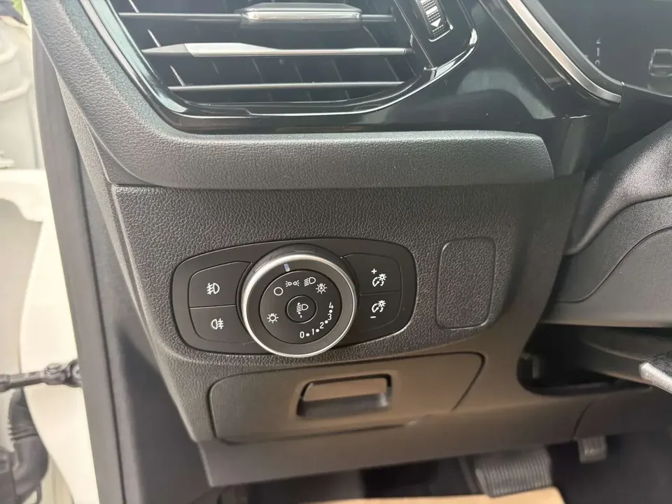 Ford Focus fox 2021 Hatchback EcoBoost 180 Automatic ST Line 2022 — thumbnail 5