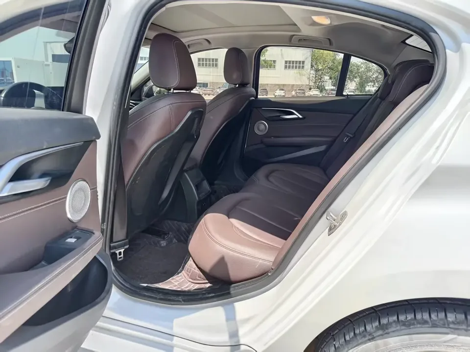 BMW 1 Series BMW 1 Series 2023 120i M Sport Edition 2023 — thumbnail 3