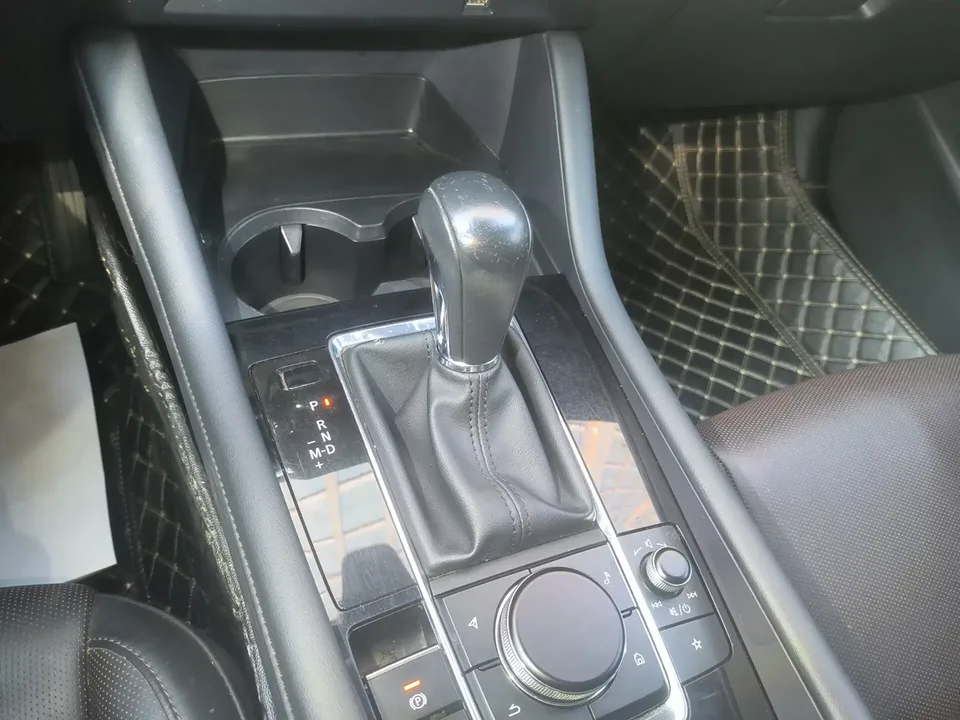 Mazda Axela Mazda3 Angkesela 2021 2.0L Automatic Premium Edition 2022 — thumbnail 3