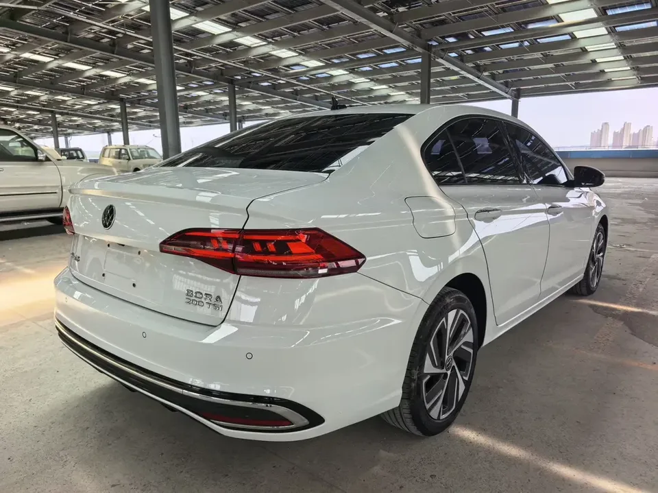 Volkswagen Bora Bora 2023 200TSI DSG Joy Edition 2022 — thumbnail 2