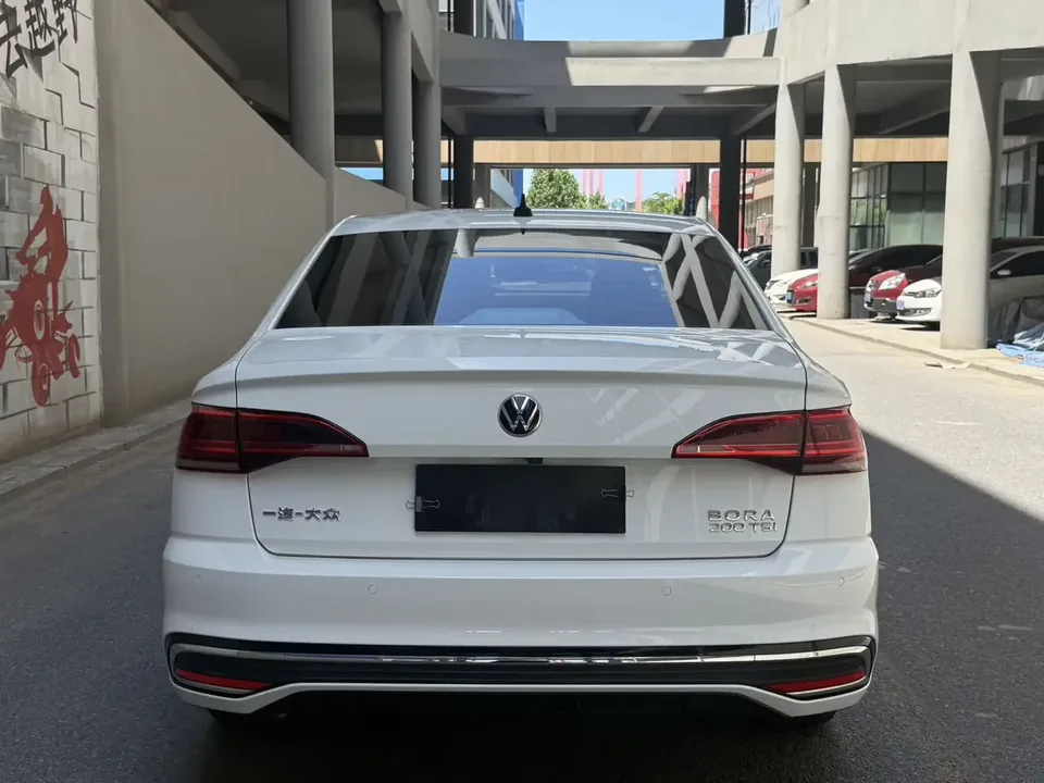 Volkswagen Bora Bora 2023 200TSI DSG Joy Edition 2022 — миниатюра 2