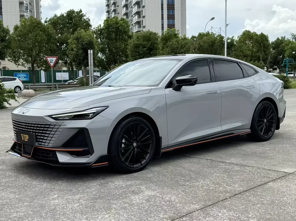 Changan UNI-V Changan UNI-V 2025 1.5T 500Bar High Energy Sports Edition 2025 — photo 1, buy with delivery to Moscow