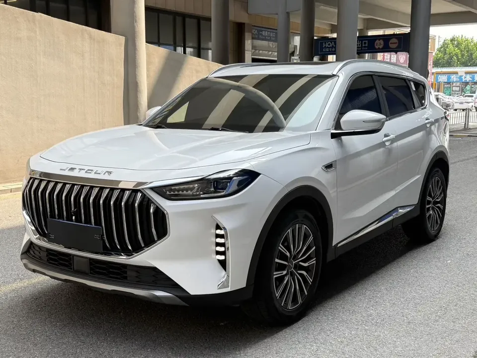 Jetour Jietu X70 PLUS Jietu X70 PLUS 2023 1.5T DCT Brave PLUS 7-seater 2023 — photo 1, buy with delivery to Moscow
