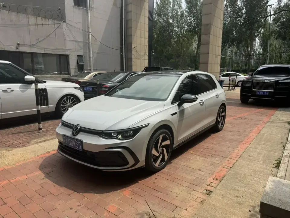 Volkswagen Golf golf 2021 280TSI DSG Pro 2022 — фото 1, купить с доставкой в Москву