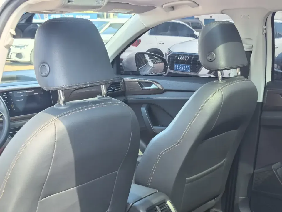 Volkswagen Tharu tuyue 2022 280TSI 2WD Deluxe Edition 2023 — thumbnail 3