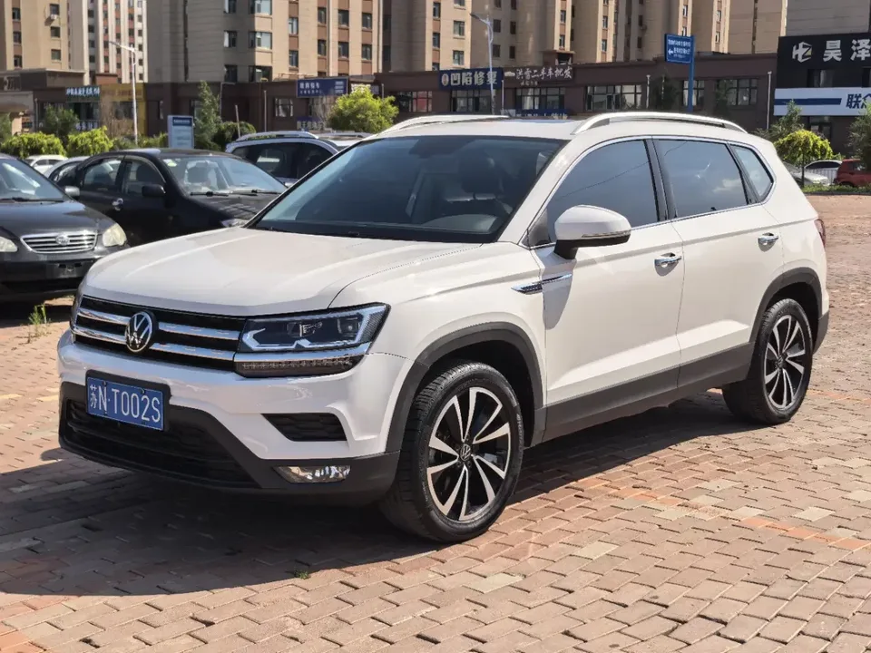 Volkswagen Tharu tuyue 2022 280TSI 2WD Deluxe Edition 2023 — photo 1, buy with delivery to Moscow