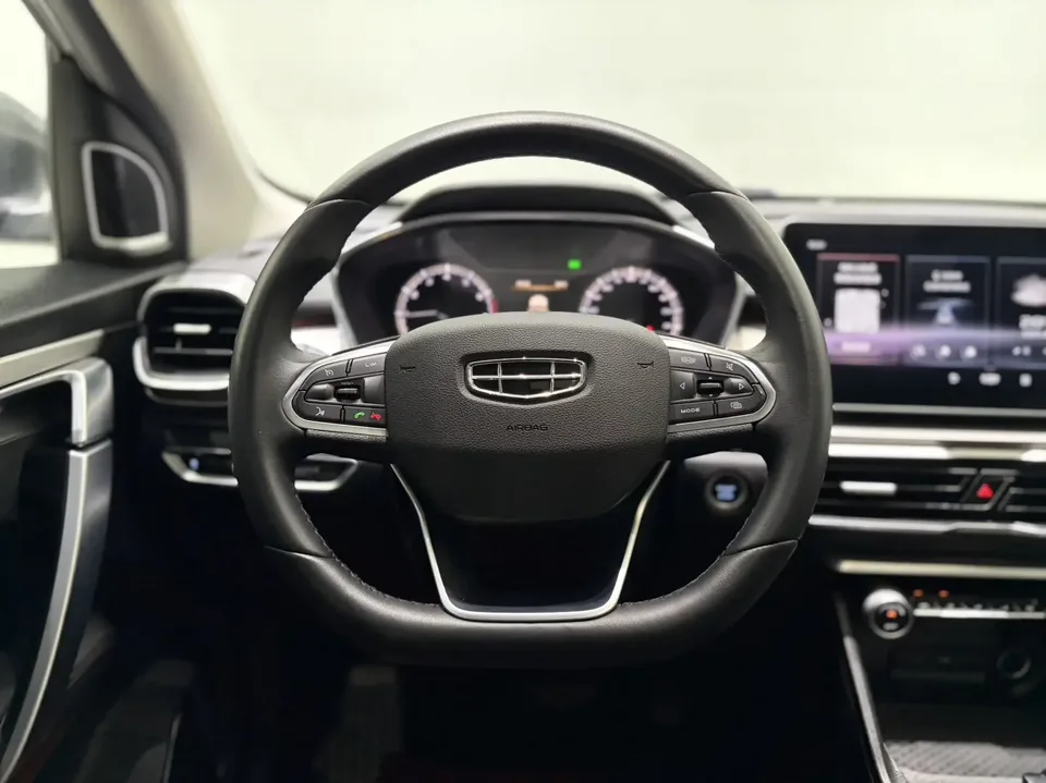 Geely Coolray SX11 Binyue 2021 240T DCT Platinum Edition 2023 — thumbnail 4