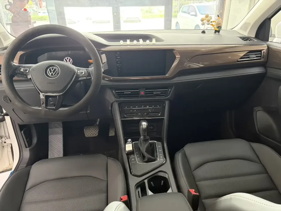 Volkswagen Tharu tuyue 2022 280TSI 2WD Deluxe Edition 2022 — thumbnail 3