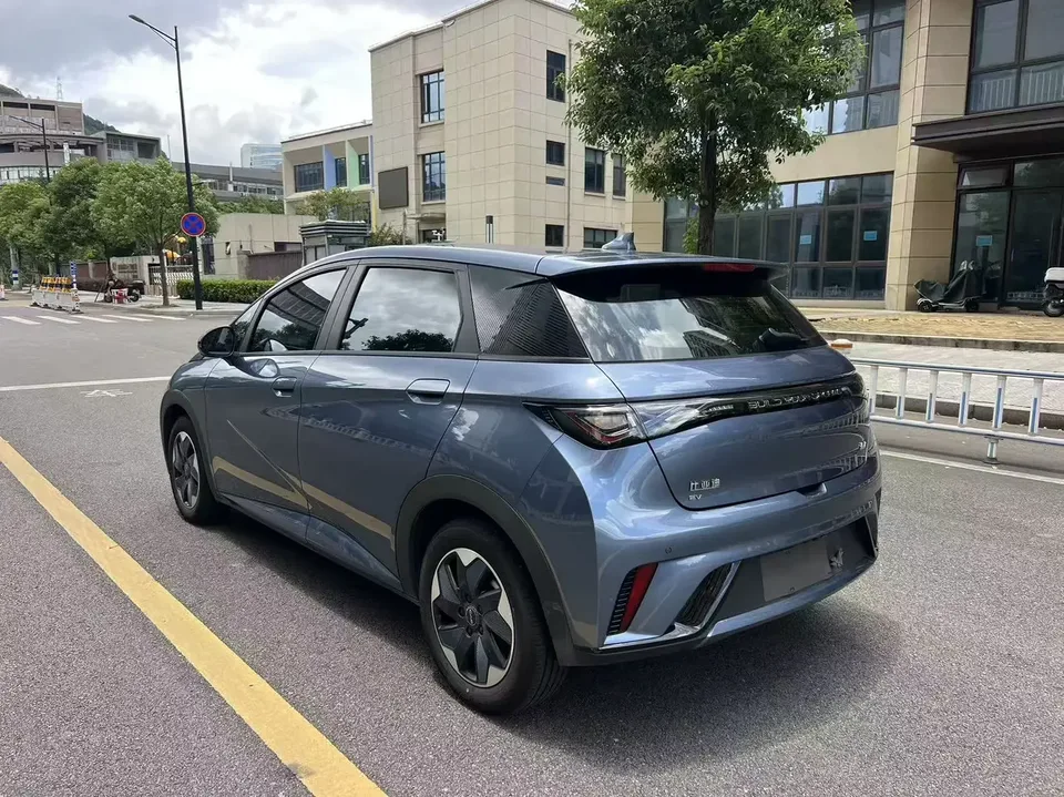 BYD Dolphin dolphin 2025 420KM Free Edition 2026 — thumbnail 2