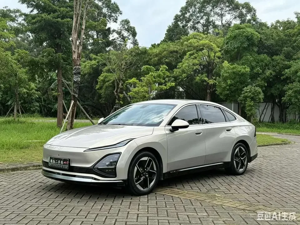 Wuling Starlight EV Wuling Starlight EV 2024 Co-creation version 510 advanced version 2024 — photo 1, buy with delivery to Moscow