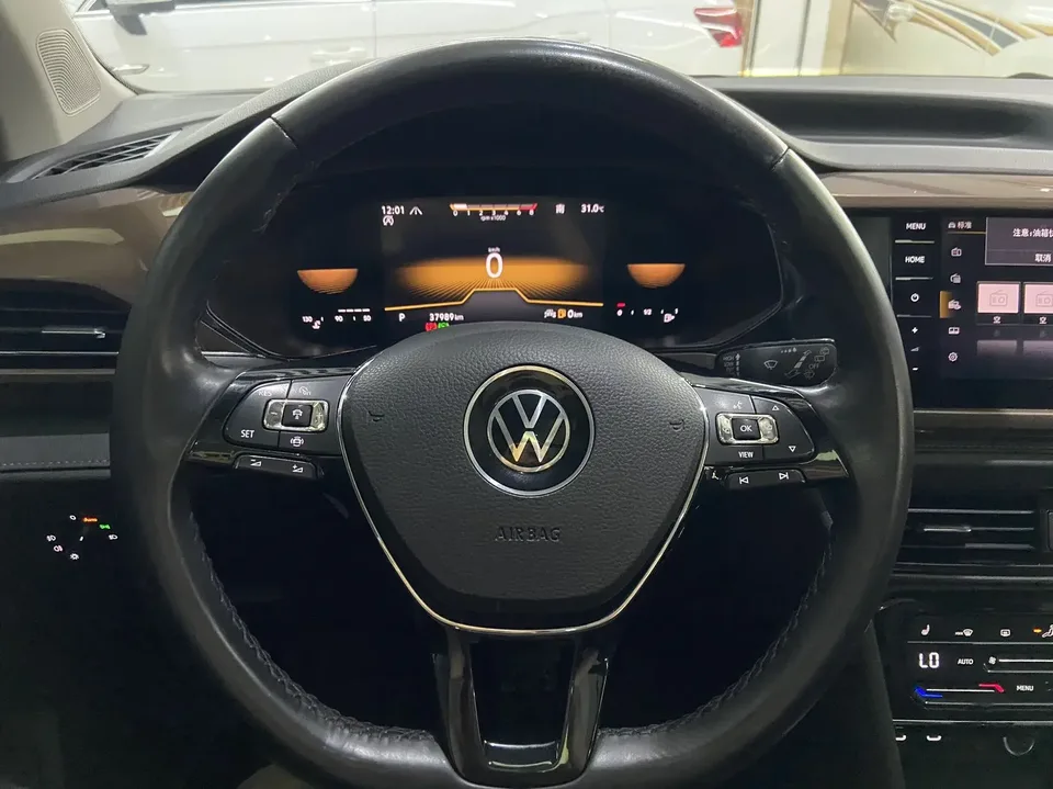 Volkswagen Tharu tuyue 2022 280TSI 2WD Deluxe Edition 2023 — thumbnail 5